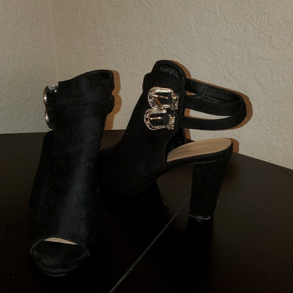 Black heeled open toes bootie
